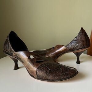 CYDWOQ Vintage Kitten Heels Handmade Leather Cut Out Textured Size  37 US 7